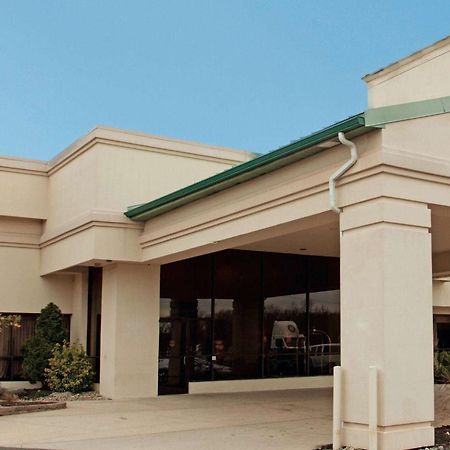 Ramada Inn By Wyndham Fairfield Nj Exterior foto