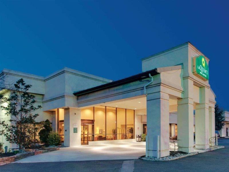Ramada Inn By Wyndham Fairfield Nj Exterior foto