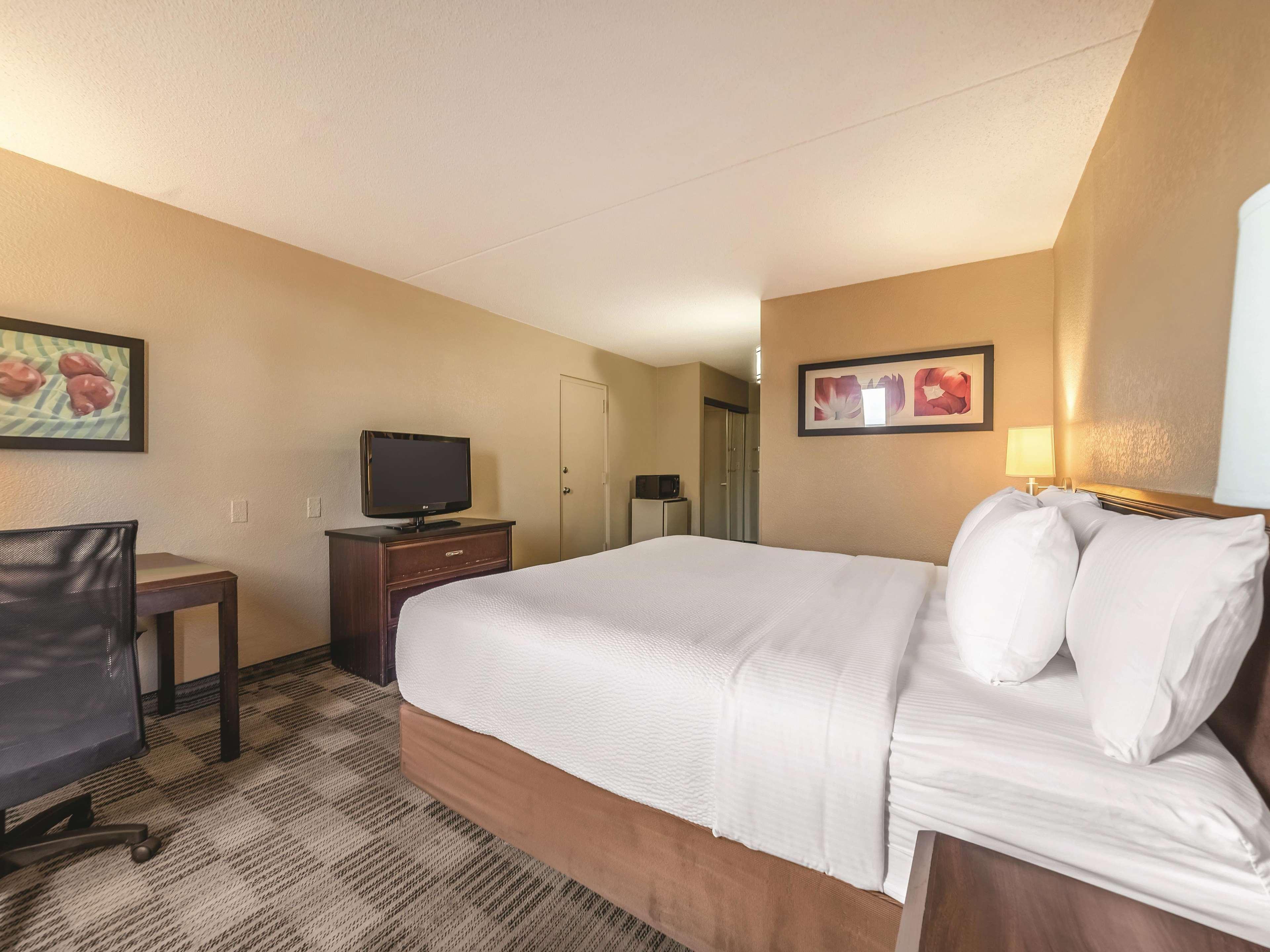 Ramada Inn By Wyndham Fairfield Nj Exterior foto