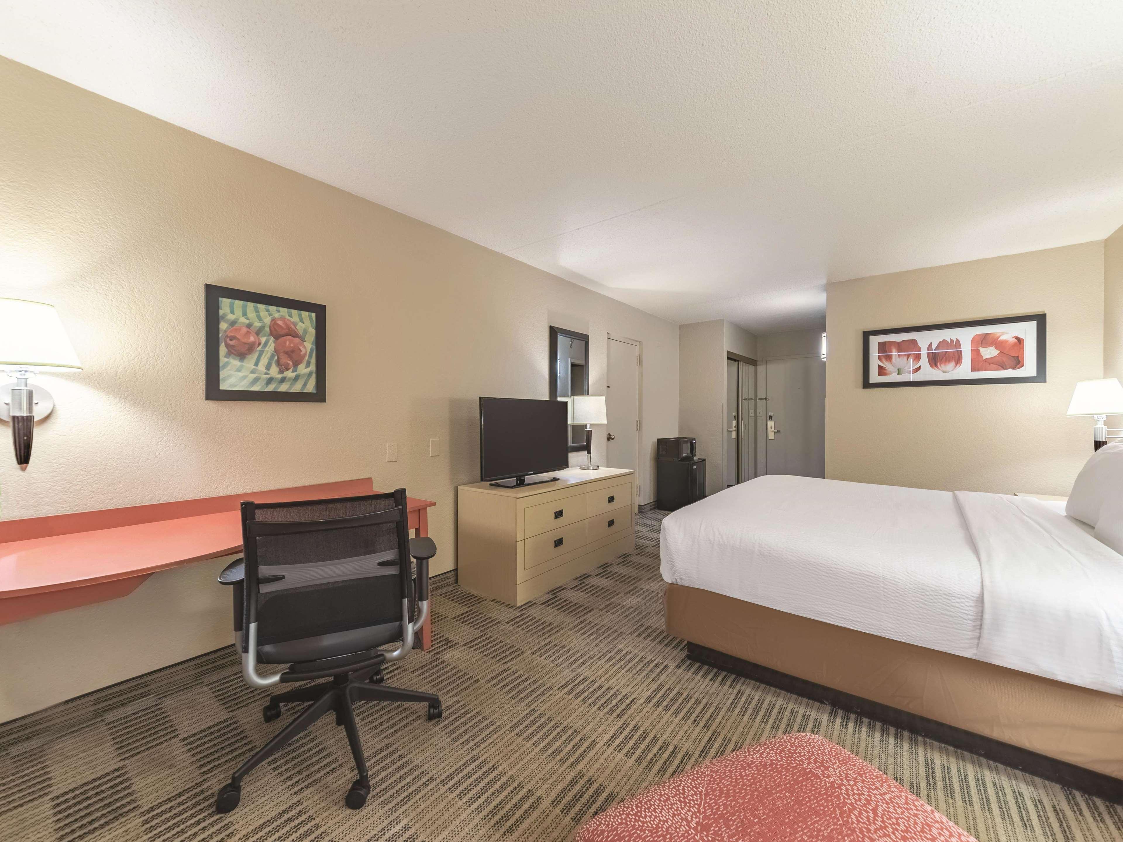 Ramada Inn By Wyndham Fairfield Nj Exterior foto