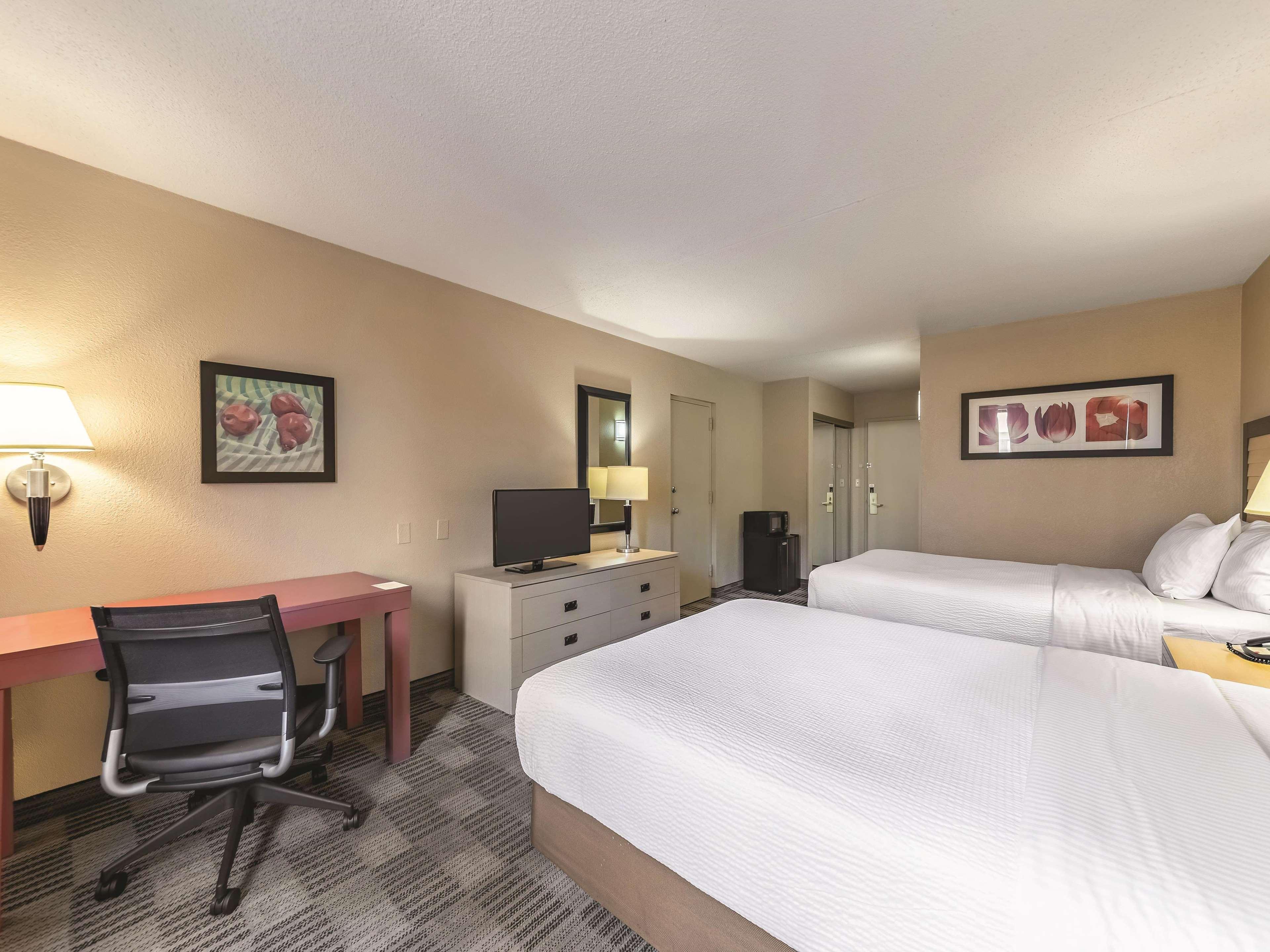 Ramada Inn By Wyndham Fairfield Nj Exterior foto