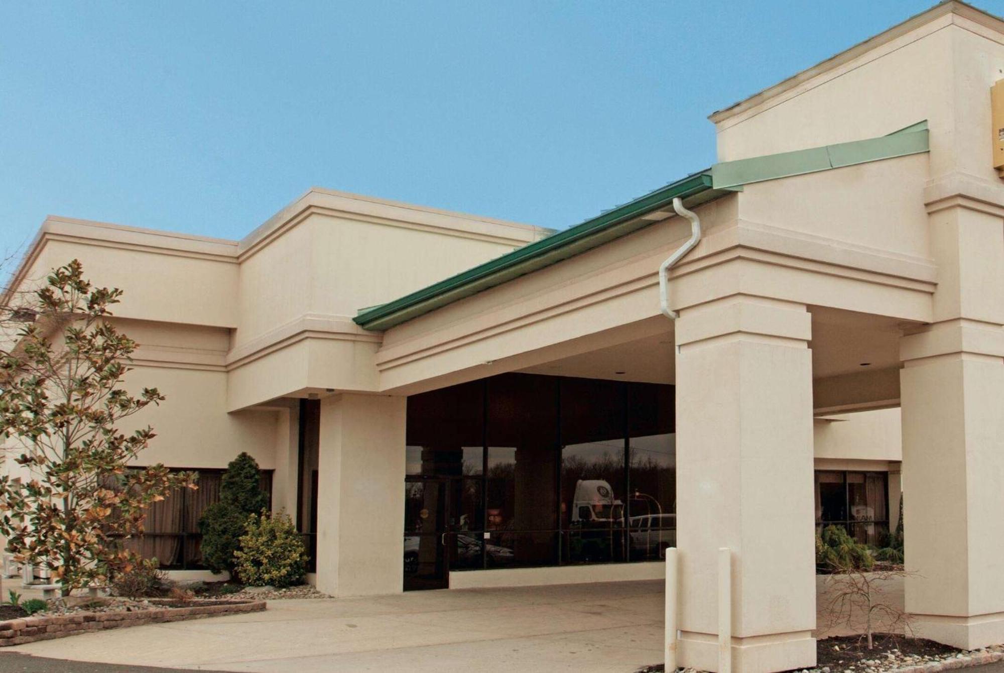 Ramada Inn By Wyndham Fairfield Nj Exterior foto